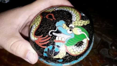 Chinese trinket box with cottage in country