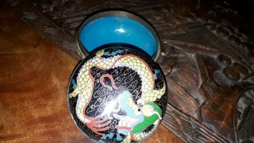 Chinese trinket box with cottage in country