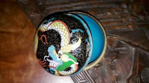 Chinese trinket box with cottage in country