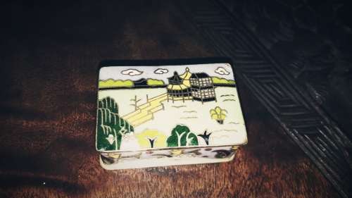 Chinese trinket box with cottage in country