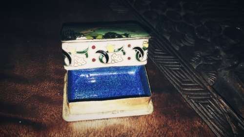 Chinese trinket box with cottage in country