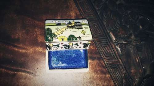 Chinese trinket box with cottage in country
