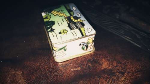 Chinese trinket box with cottage in country