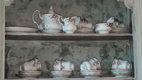 Stunning Royal albert COTTAGE GARDEN 40 piece teaset.