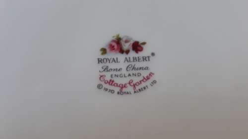 Stunning Royal albert COTTAGE GARDEN 40 piece teaset.