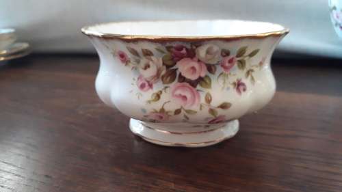 Stunning Royal albert COTTAGE GARDEN 40 piece teaset.