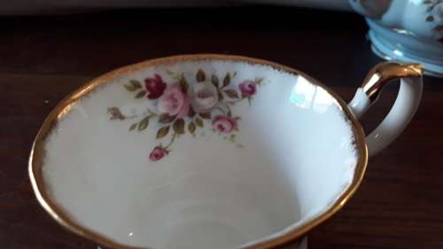 Stunning Royal albert COTTAGE GARDEN 40 piece teaset.