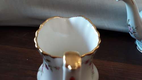 Stunning Royal albert COTTAGE GARDEN 40 piece teaset.