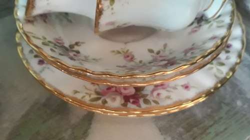 Stunning Royal albert COTTAGE GARDEN 40 piece teaset.