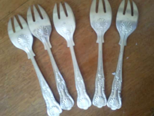 NICE KINGS PATTEN CAKE FORKS