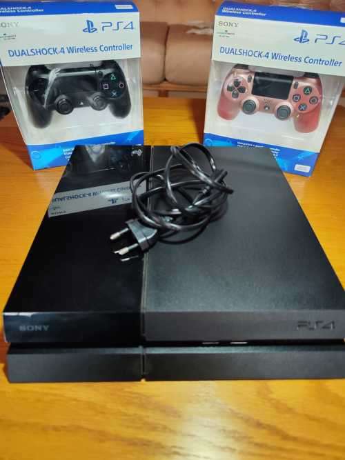 SONY PLAYSTATION 4 1TB (Pre-owned) with 2 CONTROLLERS