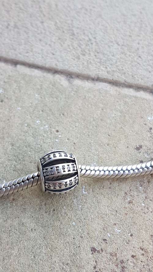 Pandora bracelet and 1 charms
