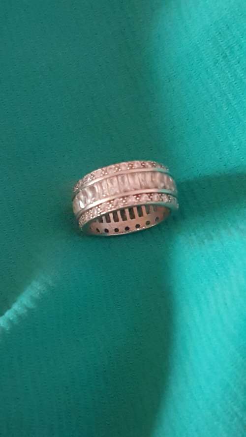 Stunning Sterling Silver Eternity ring