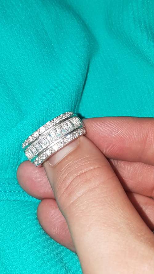 Stunning Sterling Silver Eternity ring