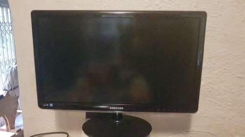 Samsung SyncMaster S23B370 LED 23 Inch Monitor only power and hdmi cables