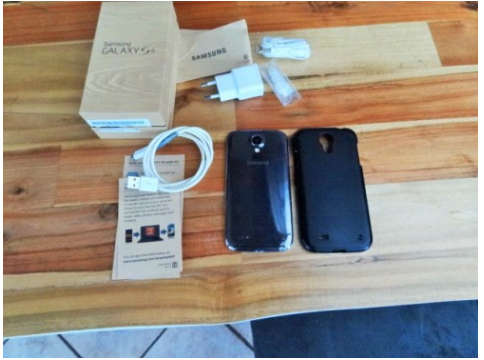 samsung s4 32 gb + 3 covers