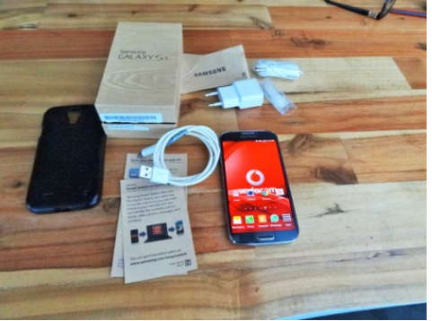 samsung s4 32 gb + 3 covers