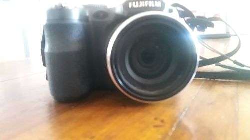 Fujifilm FinePix S1800 18x Optical Zoom Digital Camera