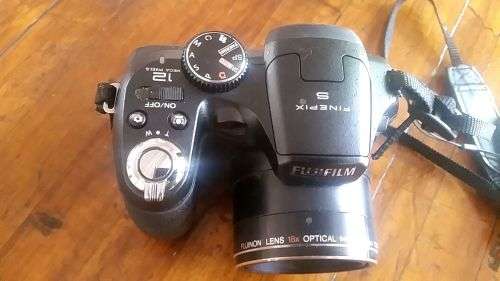 Fujifilm FinePix S1800 18x Optical Zoom Digital Camera