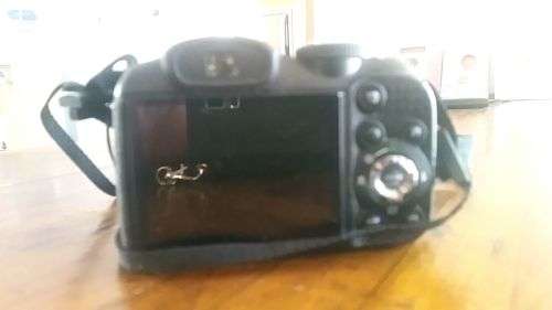 Fujifilm FinePix S1800 18x Optical Zoom Digital Camera