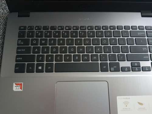 Asus vivobook laptop pristine condition