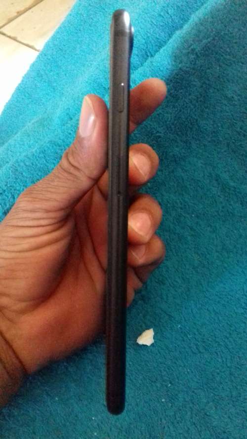 Very Good Condition Iphone 7 plus 32gb Jet black