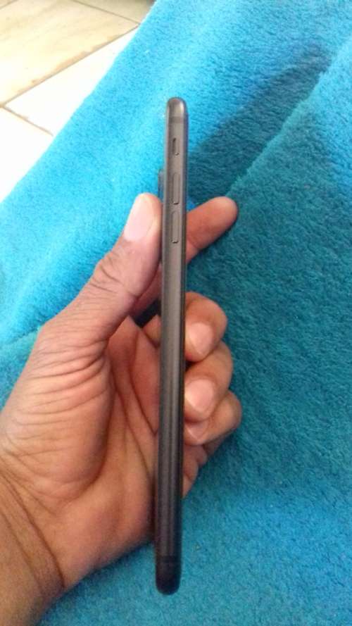 Very Good Condition Iphone 7 plus 32gb Jet black