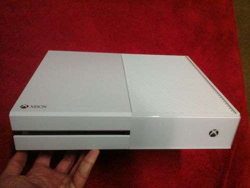 WHITE XBOX ONE 500GB + 1 CONTROLLER +  1 GAME (AS NEW)(EXCELLENT CONDITION)