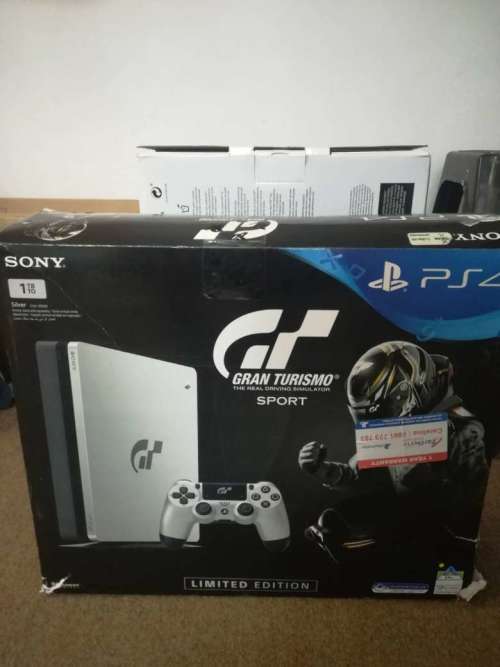 PS4 1TB SLIM CONSOLE GT SPORT EDITION + 1 CONTROLLER + 3 GAMES  ( LIKE NEW, 2 MONTHS OLD)