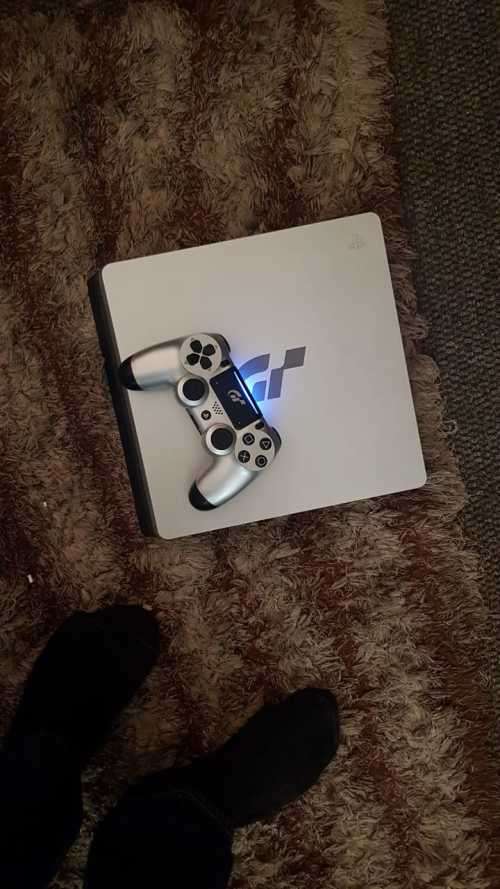 PS4 GT SPORT 1TB SLIM CONSOLE + 1 CONTROLLER + 2 GAMES  (LIKE NEW, 4 MONTHS OLD)