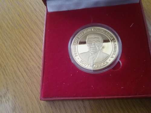 NELSON MANDELA MEDAL IN BOX WITH VELVET INNER. ENCAPSULATED. BY ACT OF CONGRESS. SCARCE,