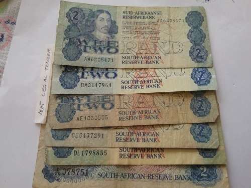 6 X R2 Circulated notes. 1 x STALS, 1 X TW DE JONGH, 4 X G DE KOCK. BID PER NOTE TO TAKE ALL 6.