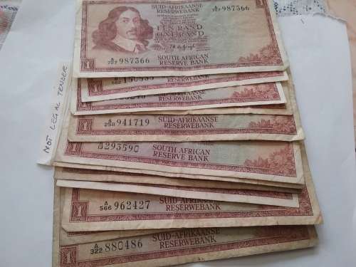 14 x CIRCULATED R1 NOTES - 13 X TW DE JONGH + 1 X RISSIK. BID PER ITEM TO TAKE THE LOT. GOOD.