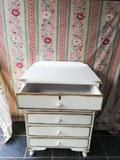Queen Anne Chest of Drawers