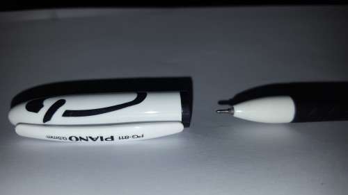 PIANO GEL INK PEN BLACK  BIDDING FOR 12 PENS