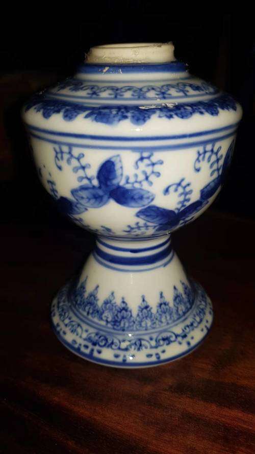 blue and white porcelain lamp stand