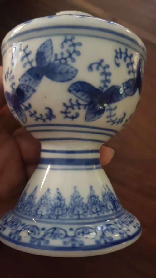 blue and white porcelain lamp stand