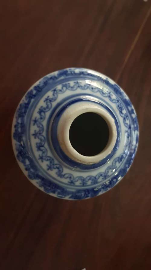 blue and white porcelain lamp stand