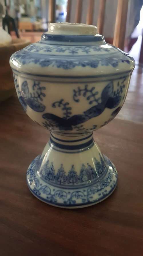 blue and white porcelain lamp stand