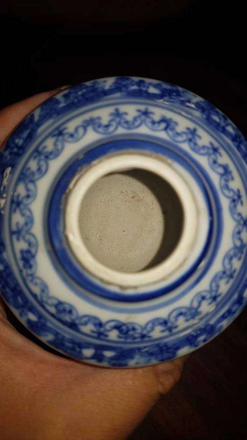 blue and white porcelain lamp stand