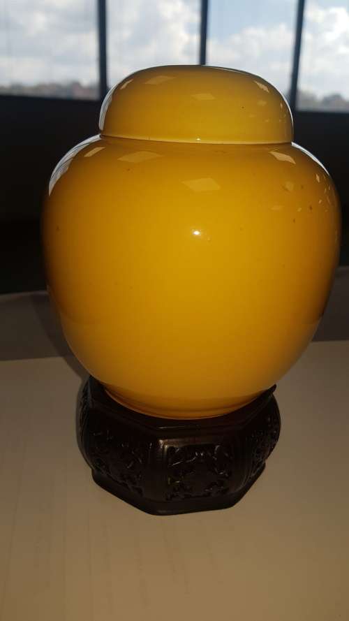 yellow glaze ginger jar ---NB: stand not including