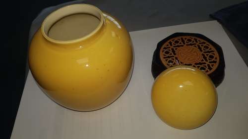 yellow glaze ginger jar ---NB: stand not including