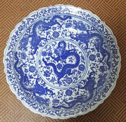 A Blue and White Nine-Dragon Plate Made in the Qianlong Period of the Qing Dynasty Antique Porcelain