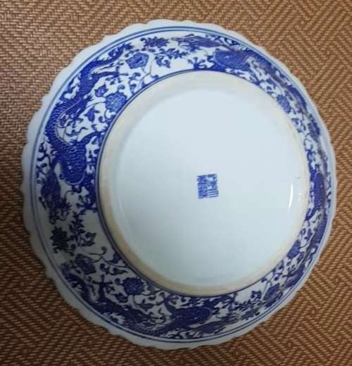 A Blue and White Nine-Dragon Plate Made in the Qianlong Period of the Qing Dynasty Antique Porcelain