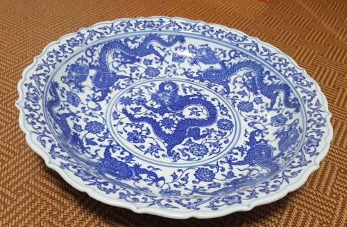 A Blue and White Nine-Dragon Plate Made in the Qianlong Period of the Qing Dynasty Antique Porcelain