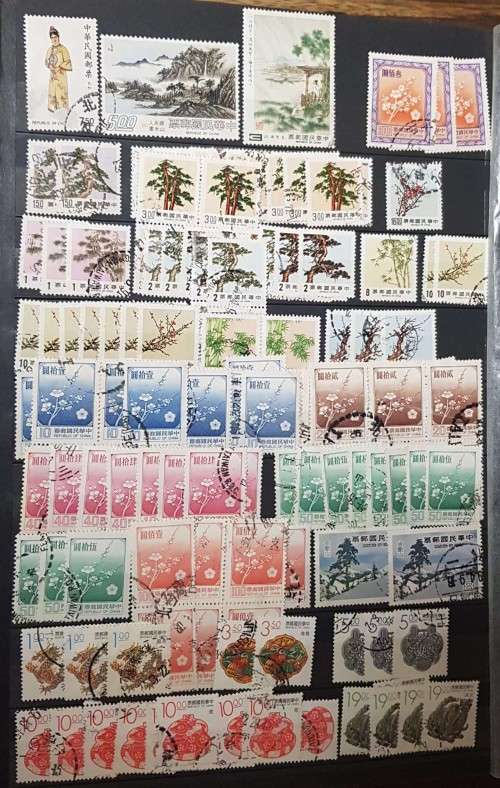 32 pages POSTAGE ALBUM WITH CHINA JAPAN ..MANY OVERPRINTS./MINT /USED/PAIRS ETC ETC .....HUGE VALUE
