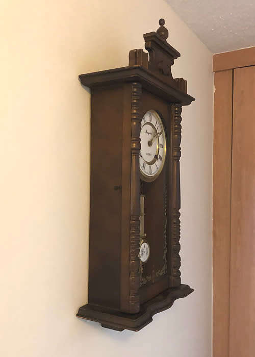 ANTIQUE WALL CLOCK 31 DAYS WINDING, WITH PENDULUUM