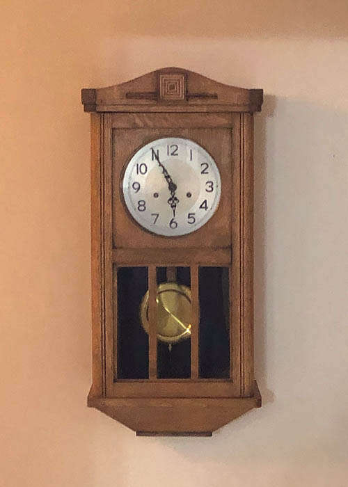ANTIQUE WOODEN WALL CLOCK 8 DAYS WINDING