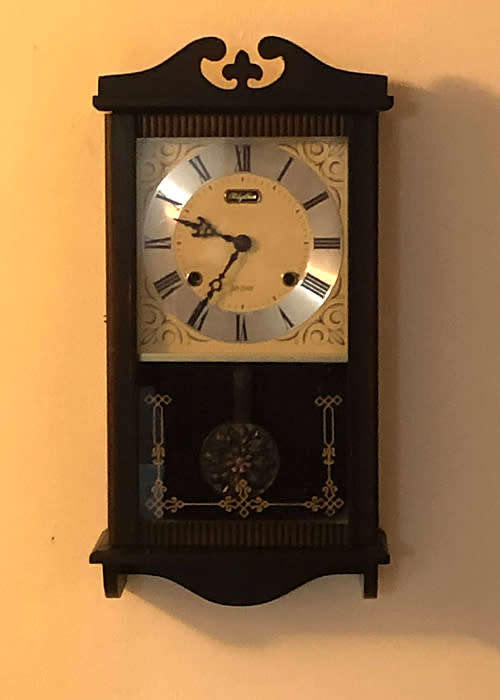 ANTIQUE RYTHM WOODEN WALL CLOCK 30 DAYS WINDING