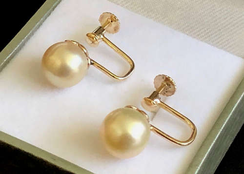 9 ct solid gold screw back stud earrings, 9 mm genuine culture pearl